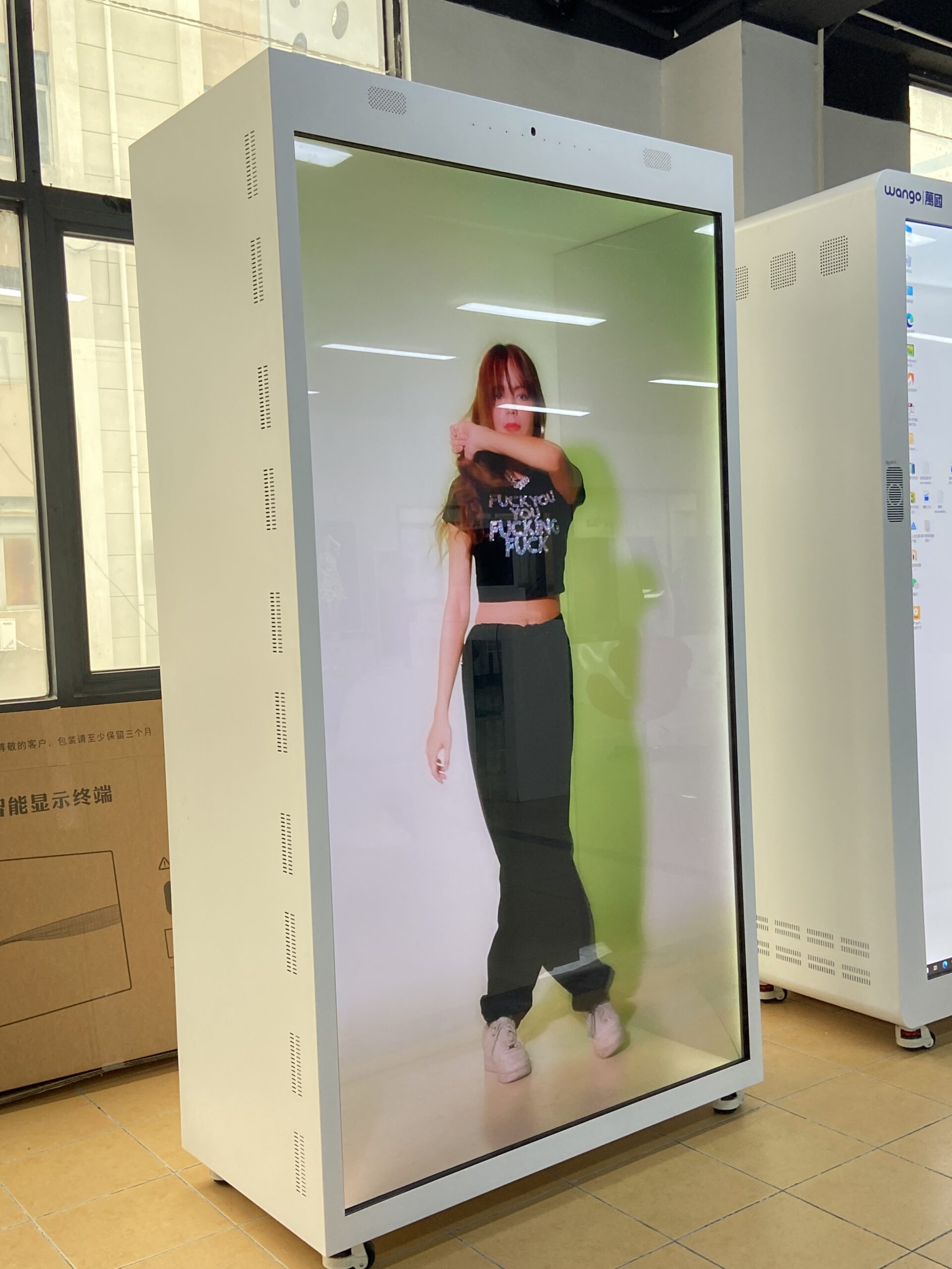 1、AI Digital Person 3D Holographic Cabin Transparent Display Cabinet Customization