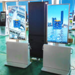 Double-sided resolution: 1080*1920 Viewing angle: 178° wide viewing angle Upper frame chassis thickness: 40mm Frame material: crystal glass Chassis material: aluminum alloy